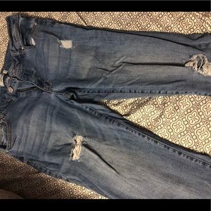 cute distressed skinnies!!